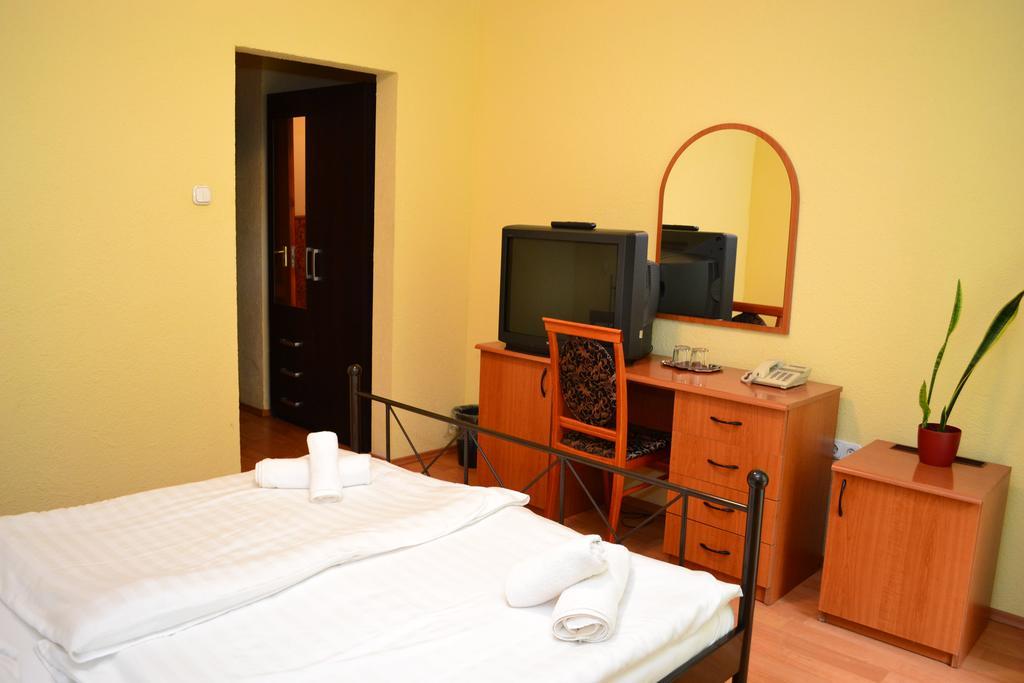 Telkibánya Ezuestfenyo Hotel מראה חיצוני תמונה