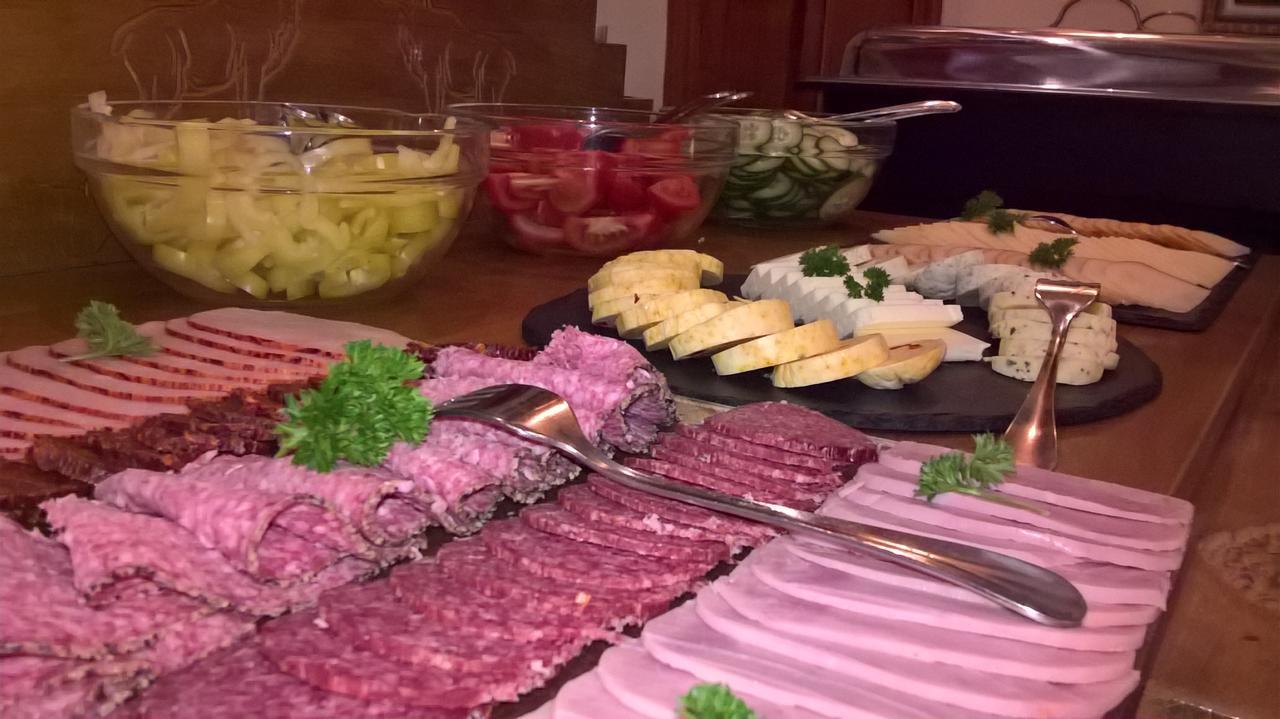 Telkibánya Ezuestfenyo Hotel מראה חיצוני תמונה